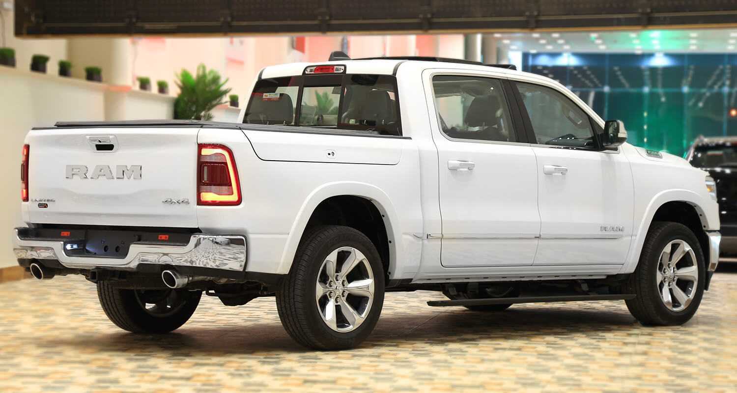 Rent Mercedes-Benz G63 AMG | Luxury Car Rental Dubai-pic_2